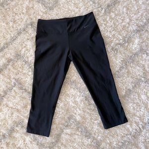 NIKE DRI-FIT ATHLETIC CAPRI LEGGINGS